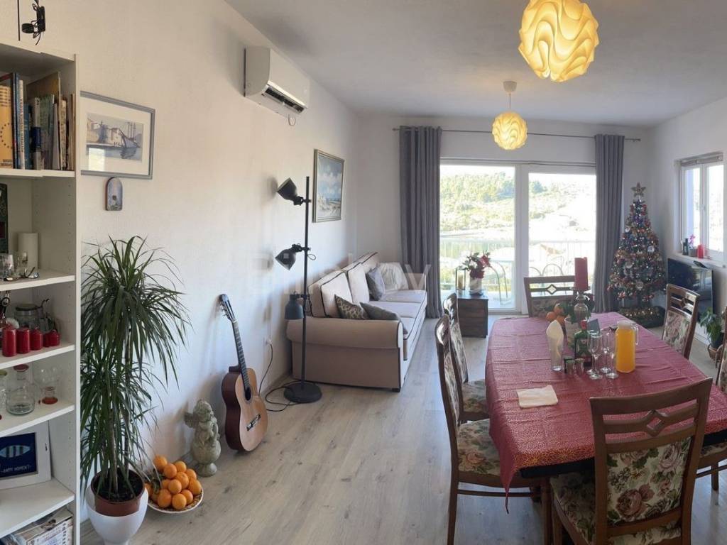 Flat in a house, Sale, Lumbarda, Lumbarda