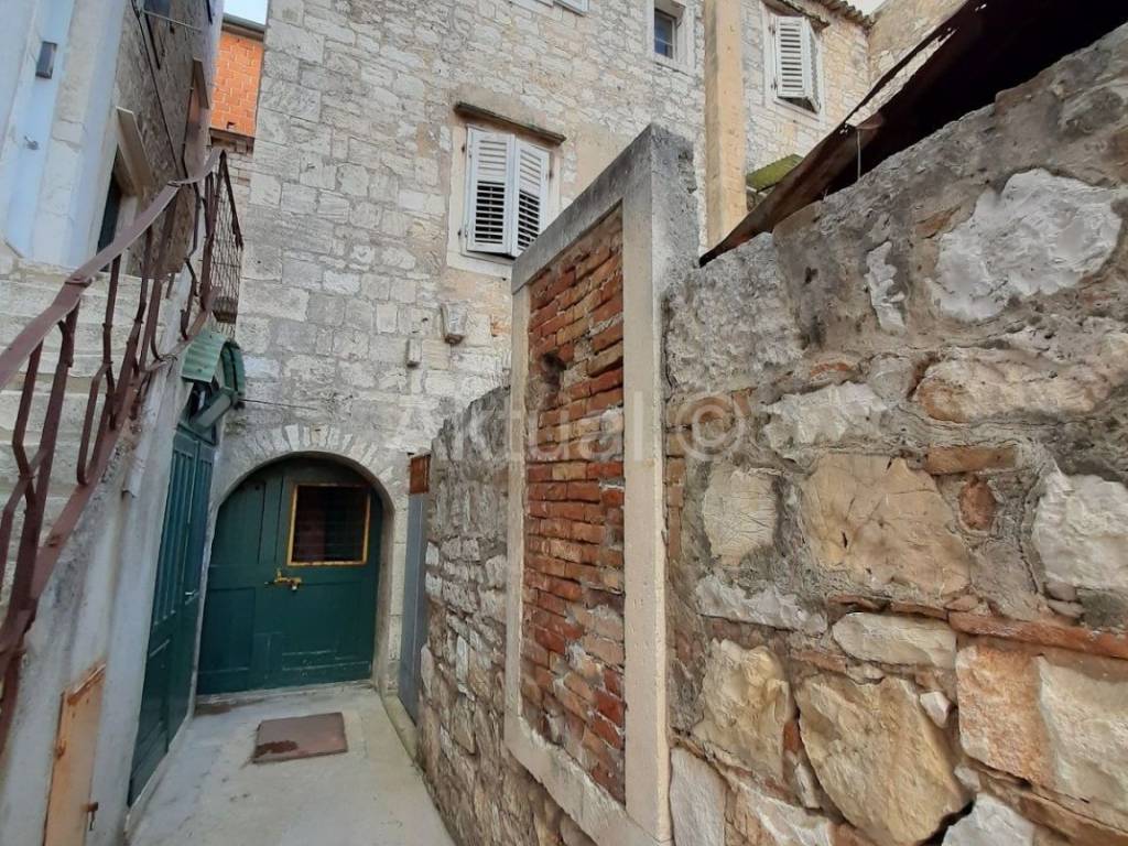 Kamena kuca, Prodaja, Vis, Vis