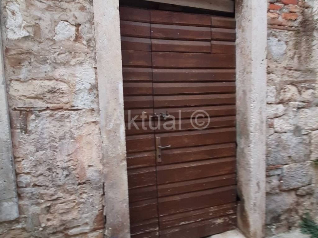 Kamena kuca, Prodaja, Vis, Vis