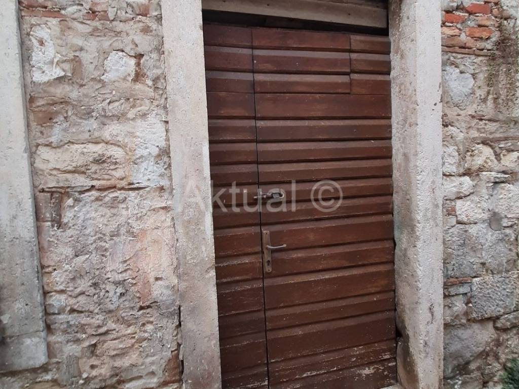 Kamena kuca, Prodaja, Vis, Vis