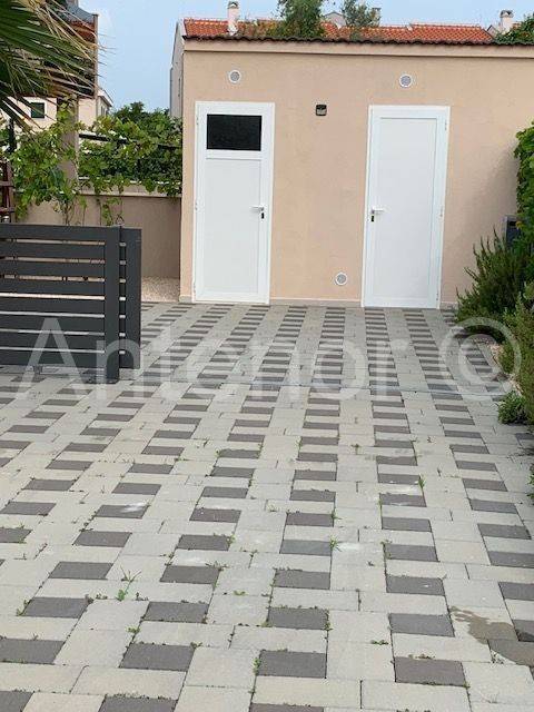 Apartman na moru, Prodaja, Nin, Nin