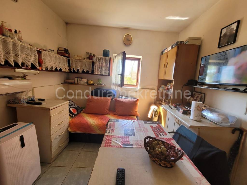 Kamena kuca, Prodaja, Vir, Vir