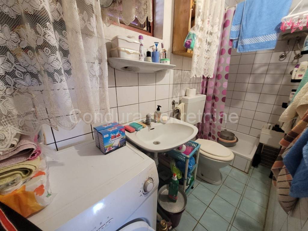 Kamena kuca, Prodaja, Vir, Vir