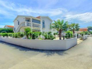 House by the sea, Sale, Vir, Vir