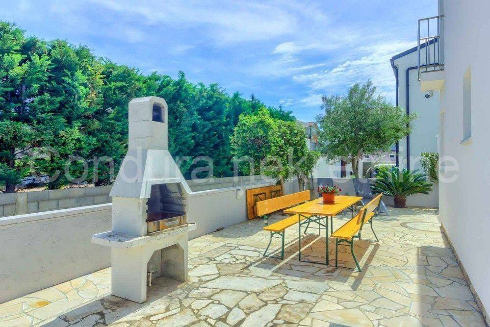 House by the sea, Sale, Vir, Vir