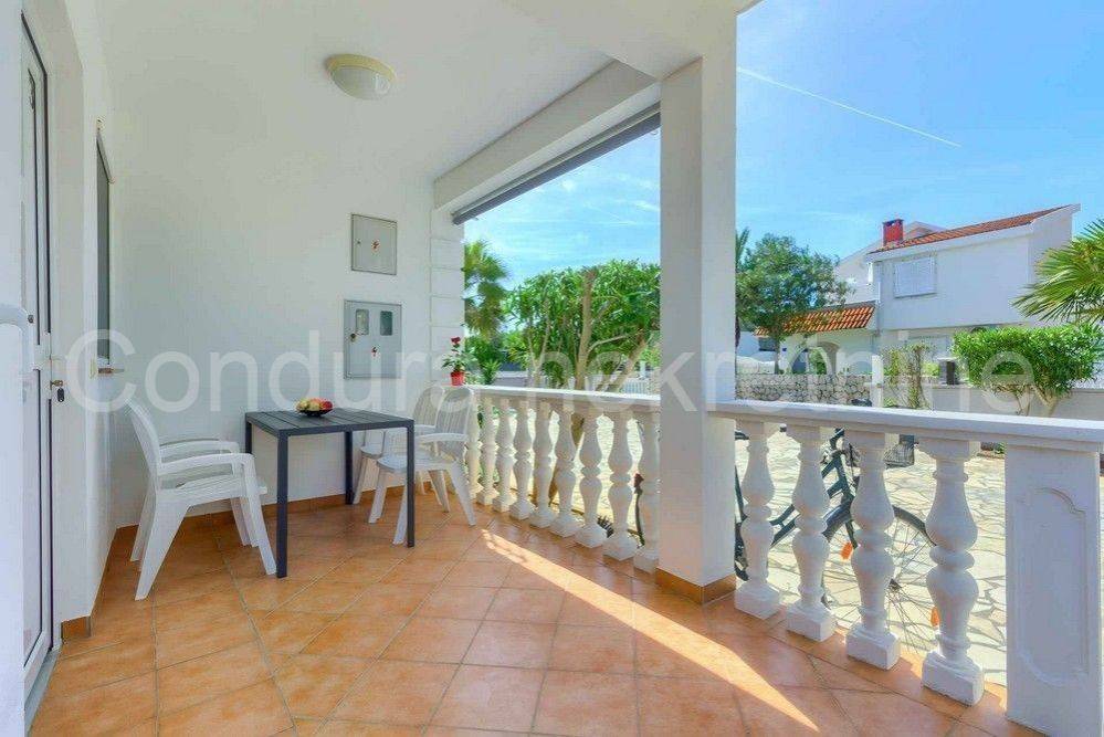 House by the sea, Sale, Vir, Vir