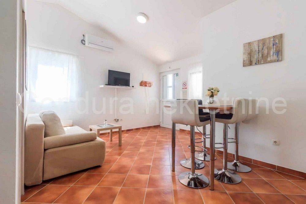 House by the sea, Sale, Vir, Vir