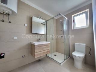 Apartman na moru, Prodaja, Povljana, Povljana