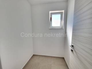 Apartman na moru, Prodaja, Povljana, Povljana