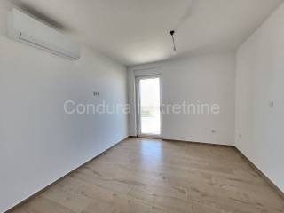 Apartman na moru, Prodaja, Povljana, Povljana