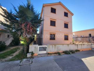 House with apartments, Sale, Nin, Nin