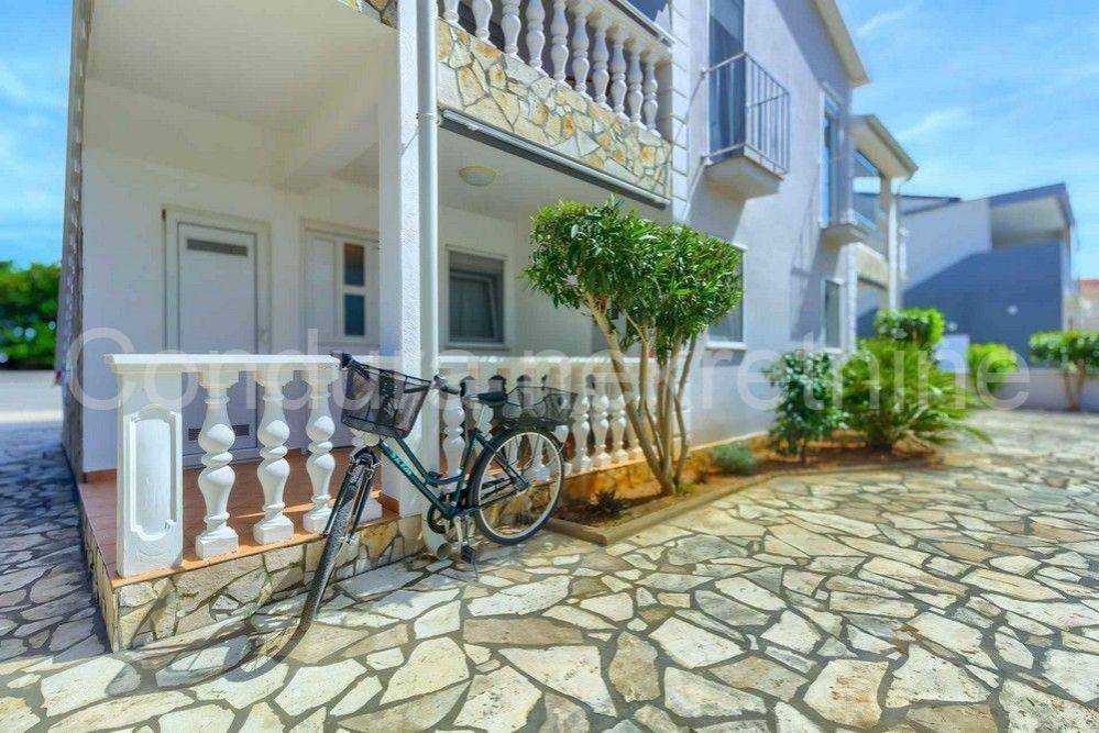 House by the sea, Sale, Vir, Vir