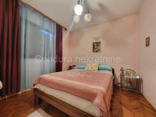 House with apartments, Sale, Nin, Nin