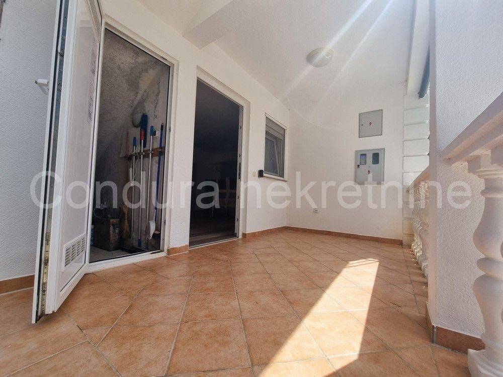 House by the sea, Sale, Vir, Vir