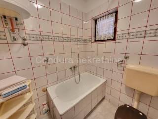 House with apartments, Sale, Nin, Nin