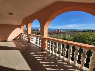 House with apartments, Sale, Nin, Nin