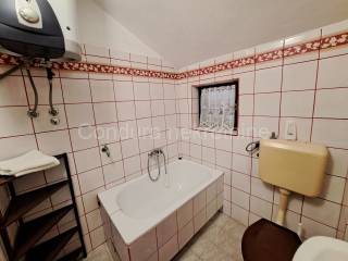 House with apartments, Sale, Nin, Nin