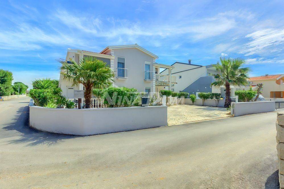 House with apartments, Sale, Vir, Vir