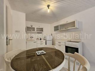 Kuca u nizu, Najam, Vodice, Vodice