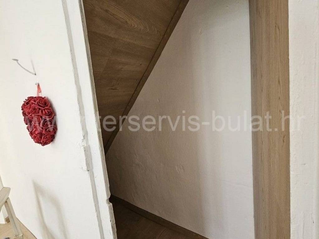 Kuca u nizu, Najam, Vodice, Vodice