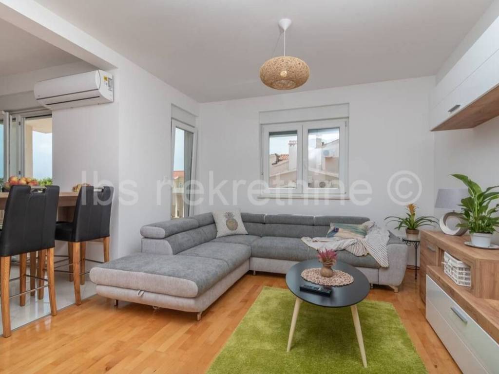 Flat in a building, Sale, Okrug, Okrug Gornji