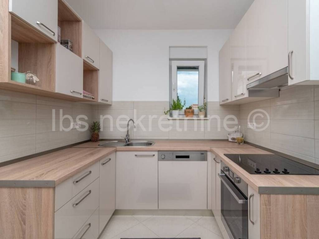 Flat in a building, Sale, Okrug, Okrug Gornji