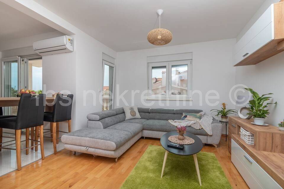 Flat in a building, Sale, Okrug, Okrug Gornji