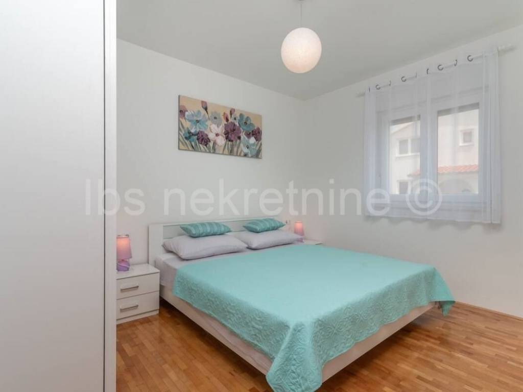 Flat in a building, Sale, Okrug, Okrug Gornji