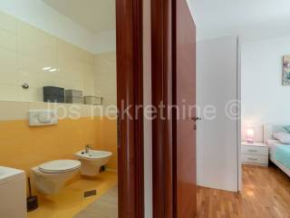 Flat in a building, Sale, Okrug, Okrug Gornji