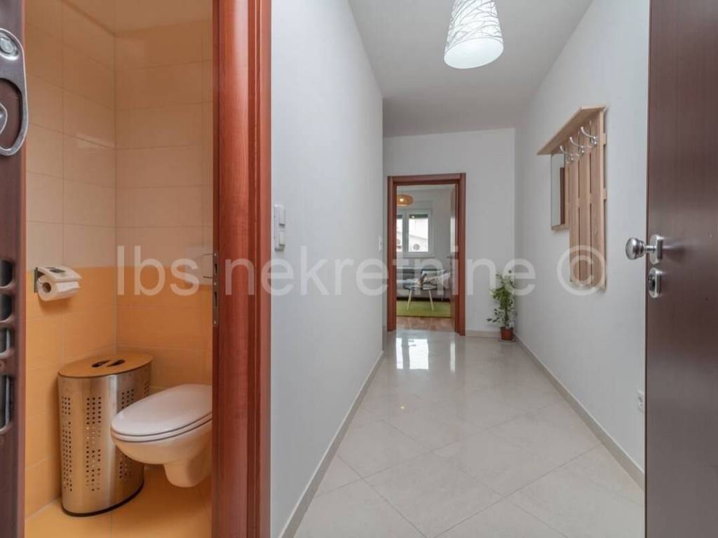 Flat in a building, Sale, Okrug, Okrug Gornji