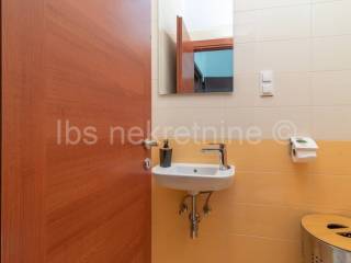 Flat in a building, Sale, Okrug, Okrug Gornji