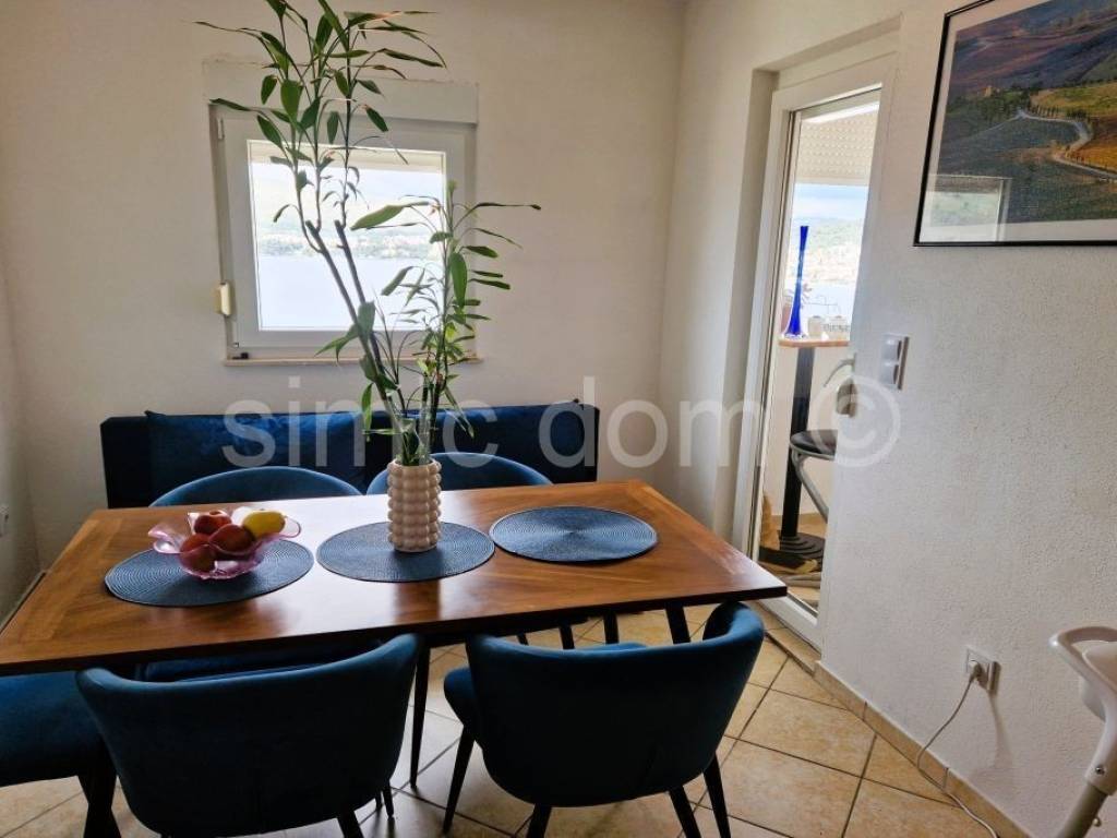 Apartment by the sea, Sale, Okrug, Okrug Gornji