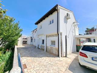 House with apartments, Sale, Vrsi, Zukve