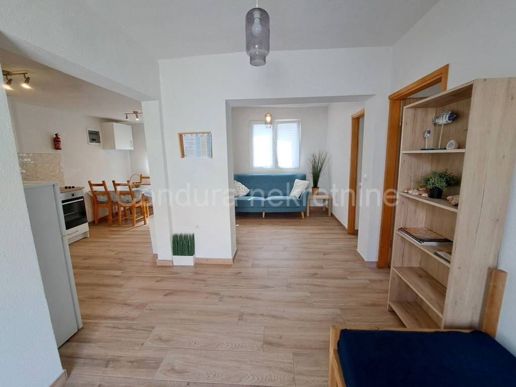 House with apartments, Sale, Vrsi, Zukve