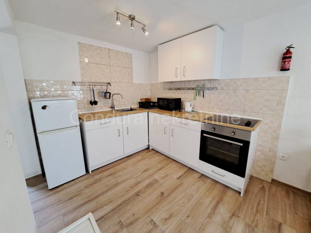 House with apartments, Sale, Vrsi, Zukve