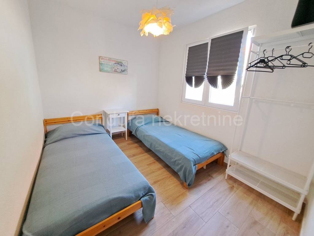 House with apartments, Sale, Vrsi, Zukve