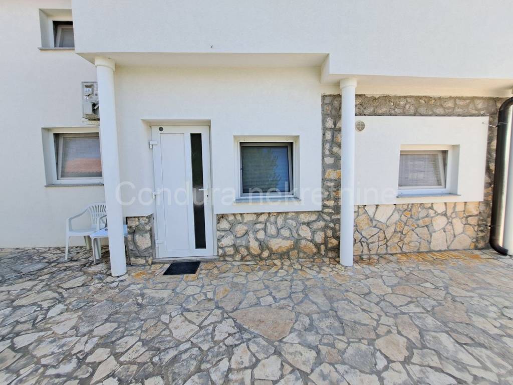 House with apartments, Sale, Vrsi, Zukve