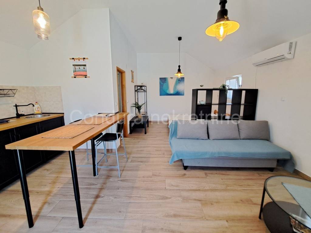 House with apartments, Sale, Vrsi, Zukve