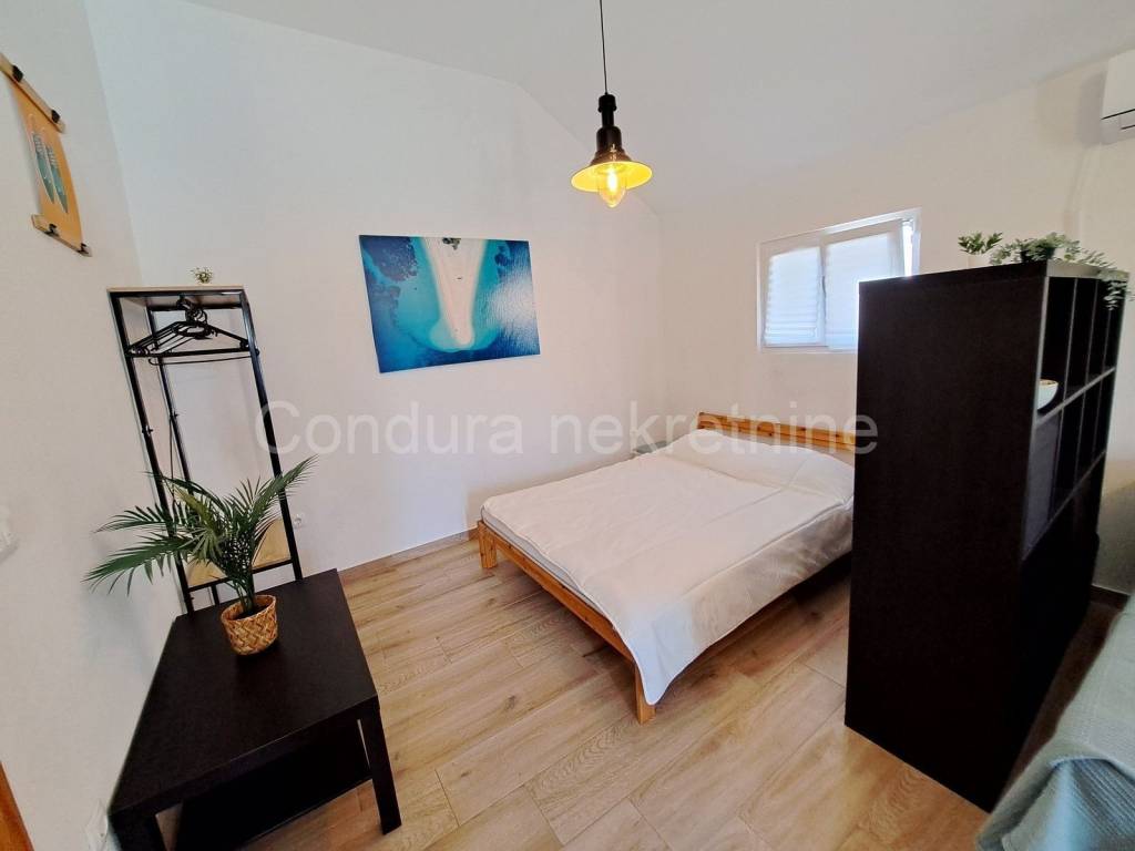 House with apartments, Sale, Vrsi, Zukve