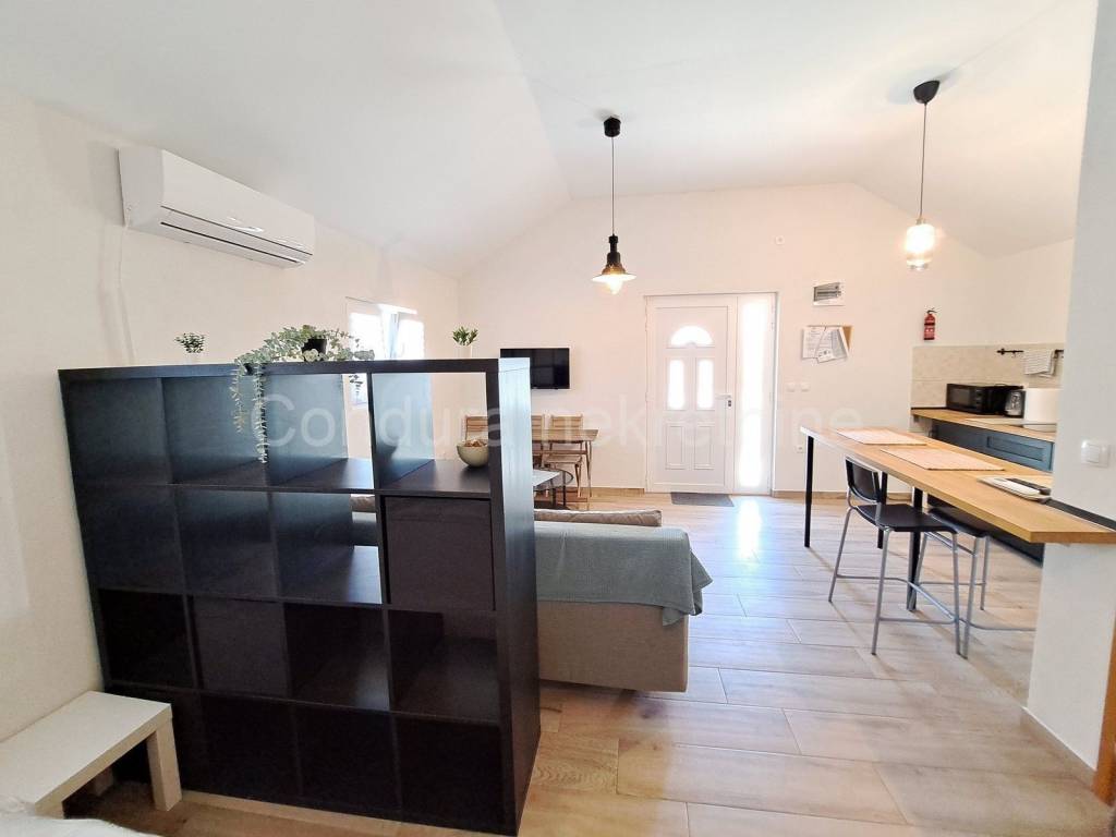 House with apartments, Sale, Vrsi, Zukve