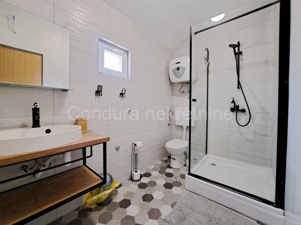 House with apartments, Sale, Vrsi, Zukve