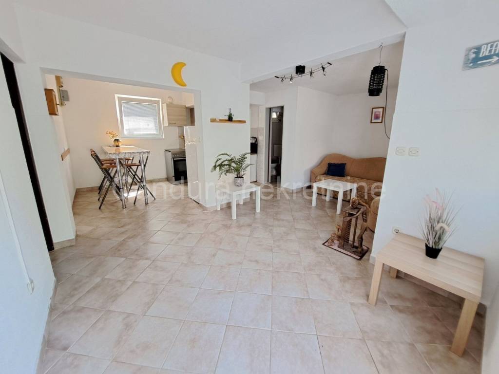 House with apartments, Sale, Vrsi, Zukve