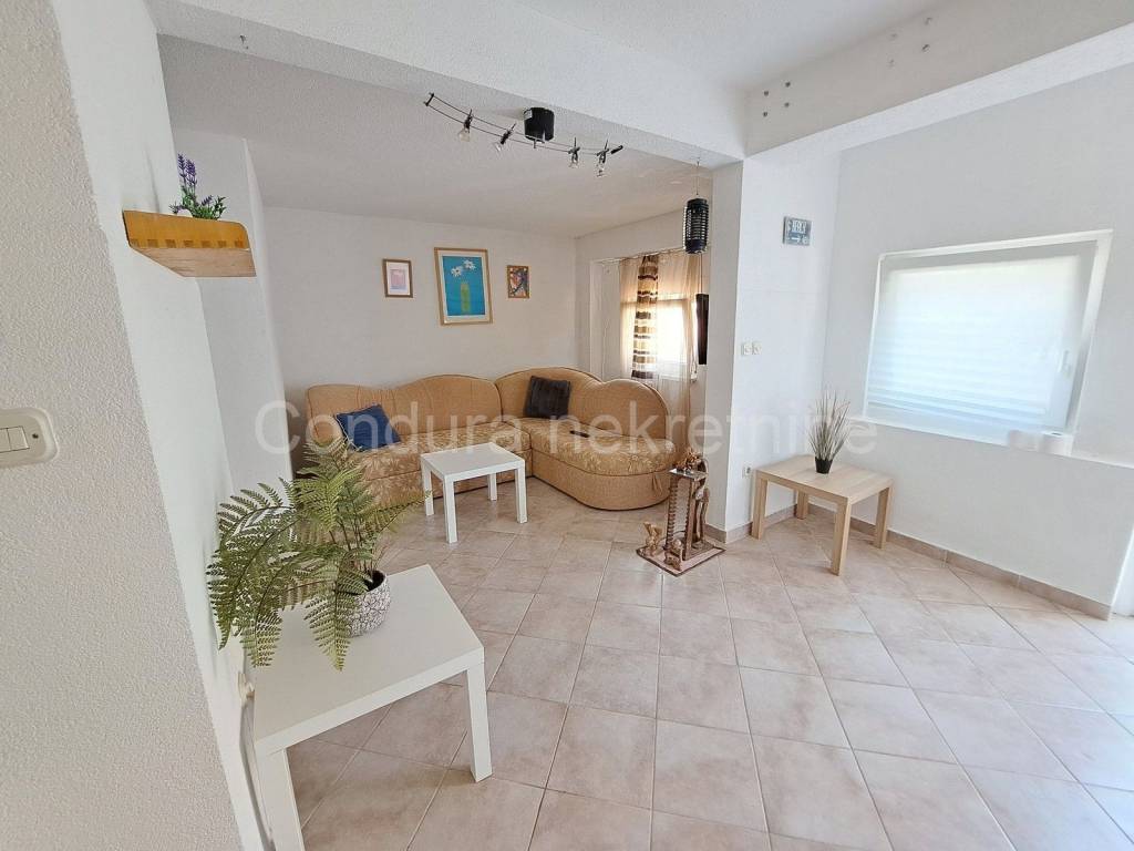 House with apartments, Sale, Vrsi, Zukve