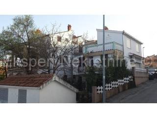 House, Sale, Okrug