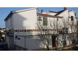 House, Sale, Okrug