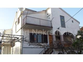 House, Sale, Okrug