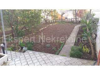 House, Sale, Okrug
