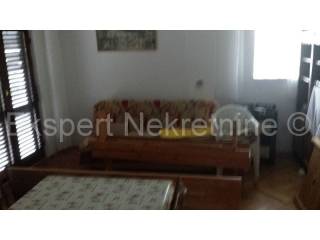 House, Sale, Okrug