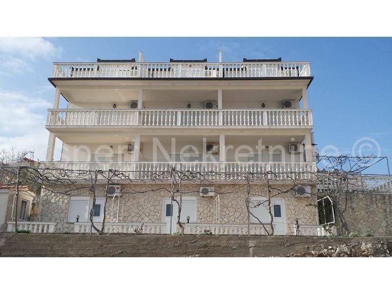 House, Sale, Okrug