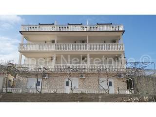 House, Sale, Okrug